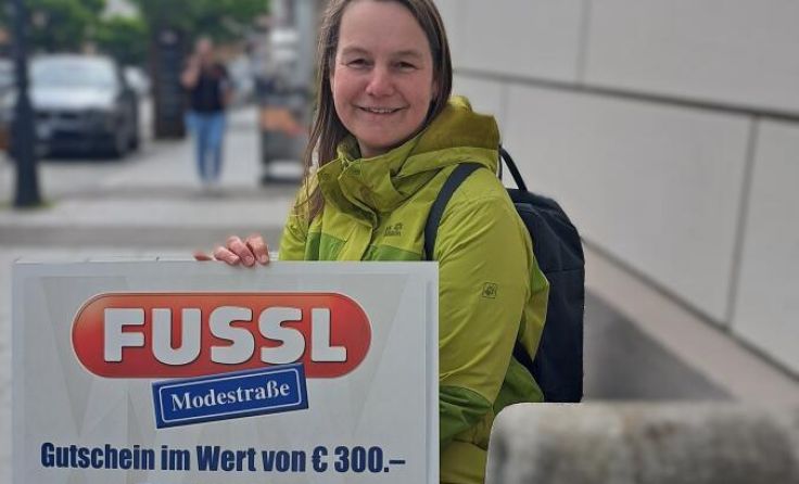 Elke Ornezeder freute sich über ihren Gewinn. (Foto: Gahleitner)