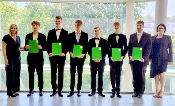 Einige der Prüflinge mit Betreuern (Foto: TFS Haslach)
