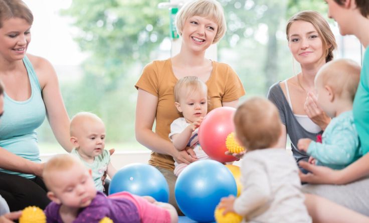 Spielgruppen und vieles mehr bietet das EKiZ Mobile in Haslach an. (Foto: Kzenon - stock.adobe.com)