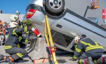 Feuerwehren und Sanitäter messen sich bei internationalem Bewerb in Helfenberg