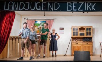 1.300 begeisterte Zuschauer konnten beim mobilen Theater der Landjugend Rohrbach begrüßt werden