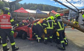Schaulaufen der Einsatzkräfte in Helfenberg: St. Veiter Rotkreuz-Team fährt zur WM