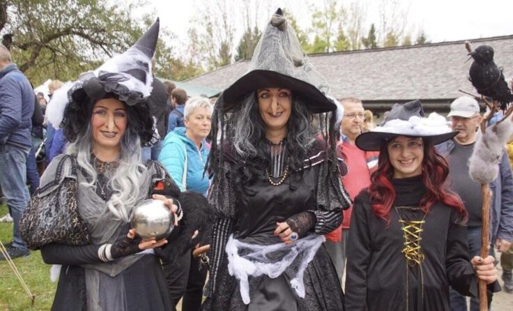 Hexen, Gaukler und Kartenleger besuchen den Unterkagererhof. (Foto: privat)