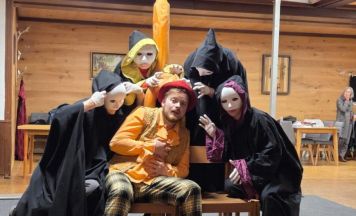 Theatergruppe Helfenberg feiert Molière-Premiere im Gasthof Haudum