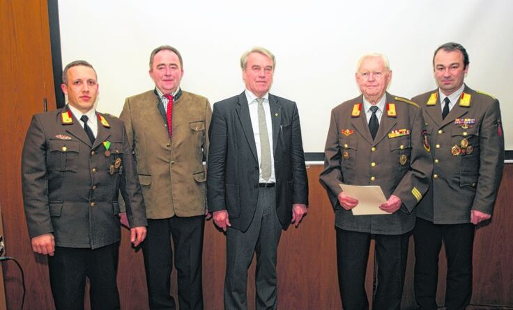 Bürgermeister Karl Staudinger bei der Versammlung