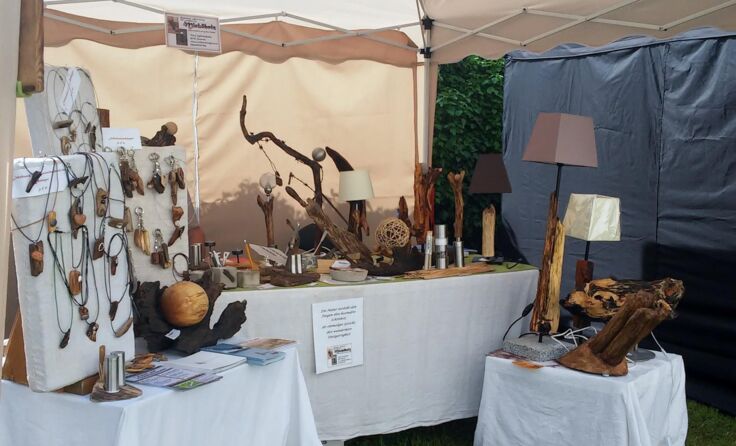 Auch Kunst aus Michöhoiz gibt es beim Kunst- und Handwerksmarkt in Haslach zu erstehen. 