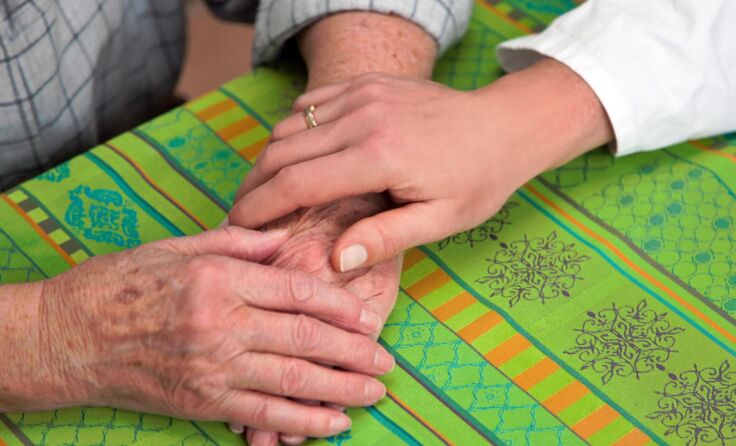 Wer Angehörige pflegt, braucht auch selbst manchmal Unterstützung. Foto: Wodicka