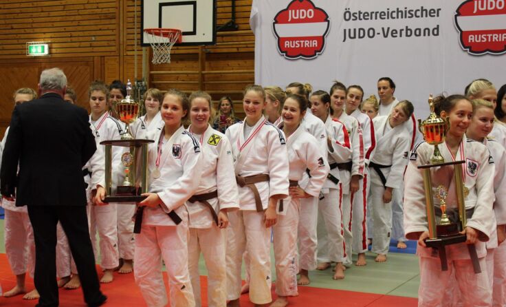 Die UJZ Damen bei der Siegerehrung in Gmunden. Foto: Bianca Rechberger