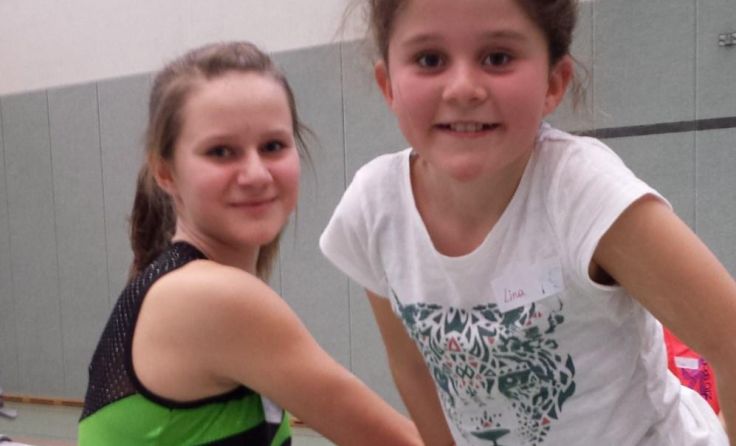 Kinder können in der Sportmittelschule den Abenteuerspielplatz Turnsaal entdecken.