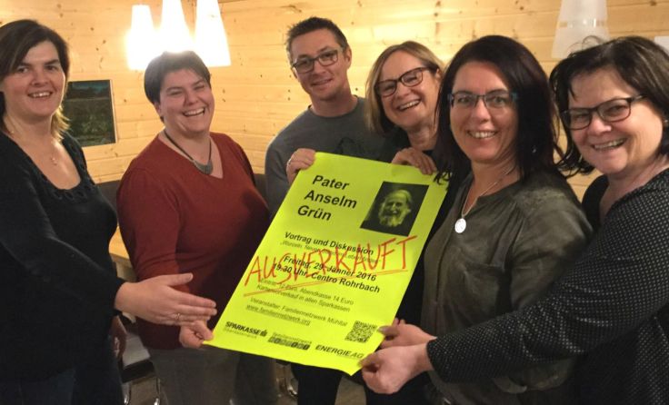 Da freut sich das ganze Familiennetzwerk-Team: Der Vortrag von Pater Anselm Grün ist ausverkauft. 