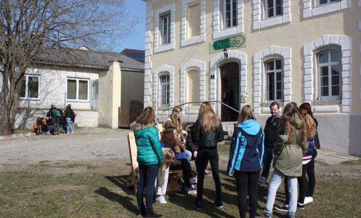 Im ehemaligen Gefängnis von Rohrbach haben die Jugendlichen das Kommando übernommen.