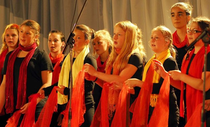 Zu einer musikalischen Reise nach Afrika laden die Schüler der Musikmittelschule Neufelden.
