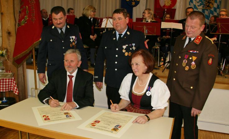 Beim großen Fest in Büchlberg in Bayern wurde die 40-jährige Partnerschaft erneuert. 