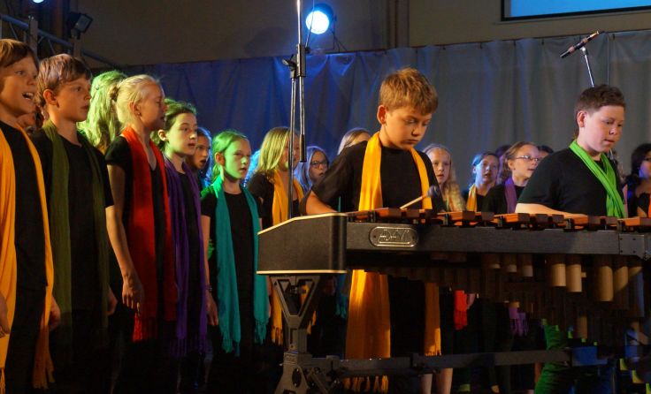 Musikmittelschüler laden kurz vor Schulschluss zum Musischen Abend. 