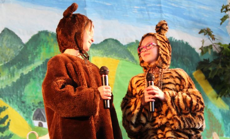 Der kleine Tiger und der kleine Bär reisten in der Musikvolksschule Altenfelden nach Panama.