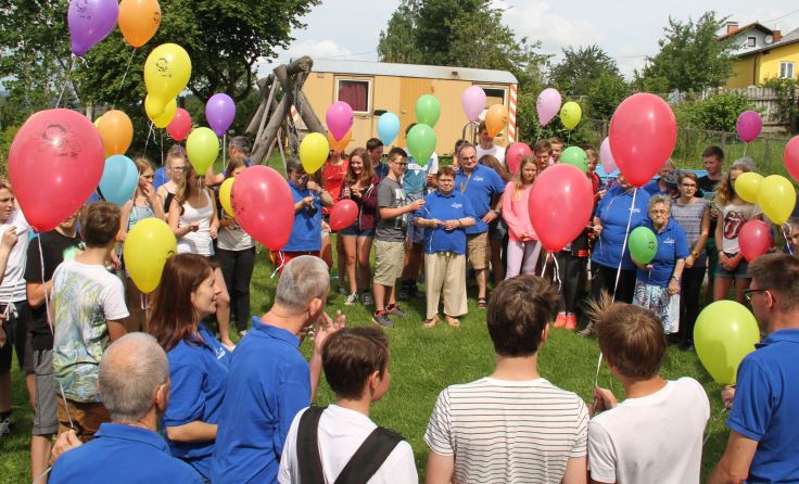 Mit einem von den Schülern organisierten Luftballonstart klang der Vormittag aus.