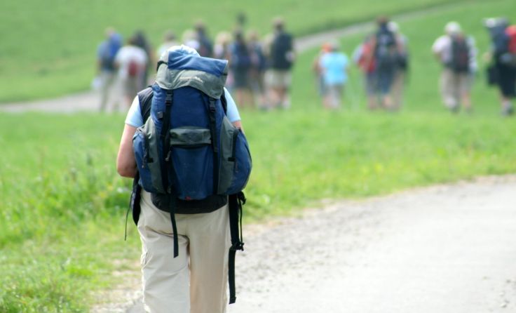 Pilger wandern auf den Spuren des Heiligen Martin. Foto: Dittlbacher