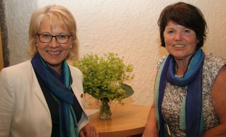 Pauline Sleska (l.) übergibt nach zwei Jahren das Amt der Präsidentin an Erika Leibetseder.
