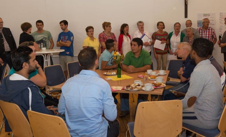 Die Beziehungen zwischen Asylwerbern und der Ortsbevölkerung werden vertieft.