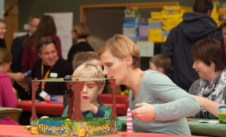 Familien können wieder einen schönen Nachmittag mit wertvollen Spielen verbringen. Foto: Lui