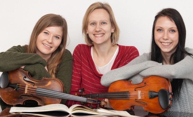 Angelika Silber, Martina Haselgruber und Tea Godec geben ein Adventkonzert. 
