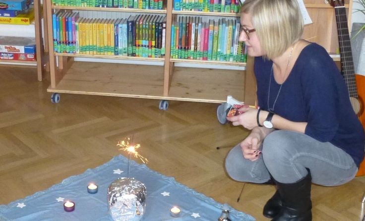 Simone Pichler hilft, die langen Stunden bis zum Heiligen Abend zu verkürzen.