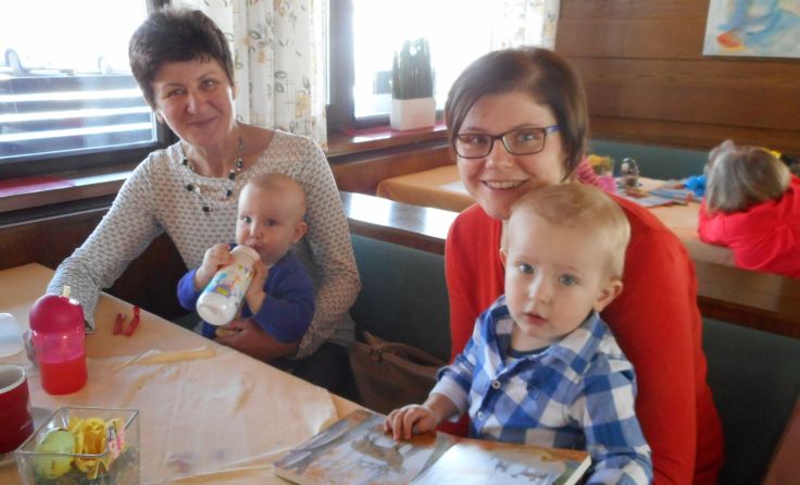 Beim gemeinsamen Frühstück treffen sich Bäuerinnen aller Generationen. Foto: Helga Kitzmüller
