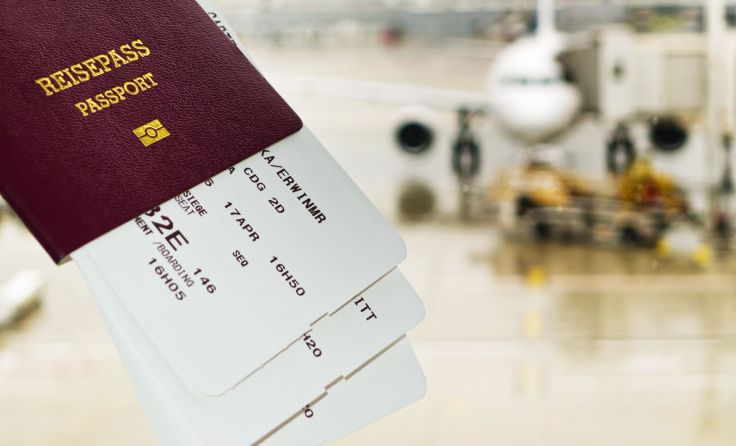 Wenn einer eine Reise tut, dann braucht er vor allem einen gültigen Reisepass. Foto: Wodicka