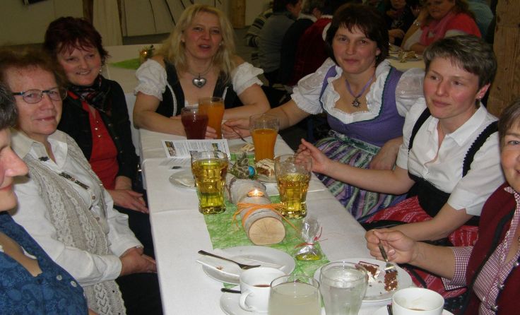 Zum zehnten Mal treffen sich Bäuerinnen zum Bezirksstammtisch. Foto: Helga Kitzmüller