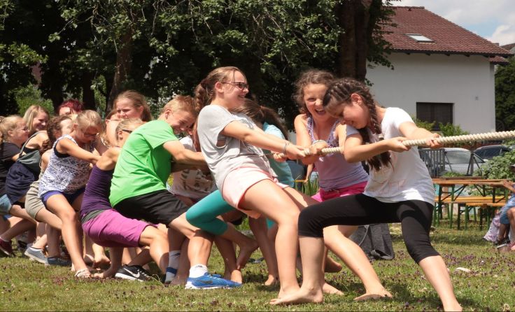 Seilziehen und andere sportliche Aktivitäten warteten auf die Schufestgäste. Foto: Eidenberger