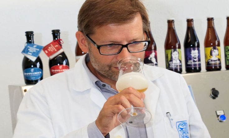 Braumeister Reinhard Bayer lädt in sein Reich. 