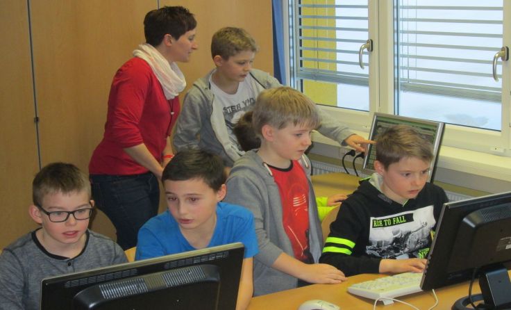 Der Umgang mit neuen Medien gehört seit langem zum Schulalltag in Helfenberg.