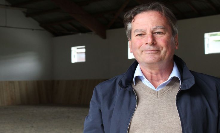 Seit dem Wochenende gibt Jean-Marc Poisson Unterricht in der neuen Reithalle. Foto: Fellhofer