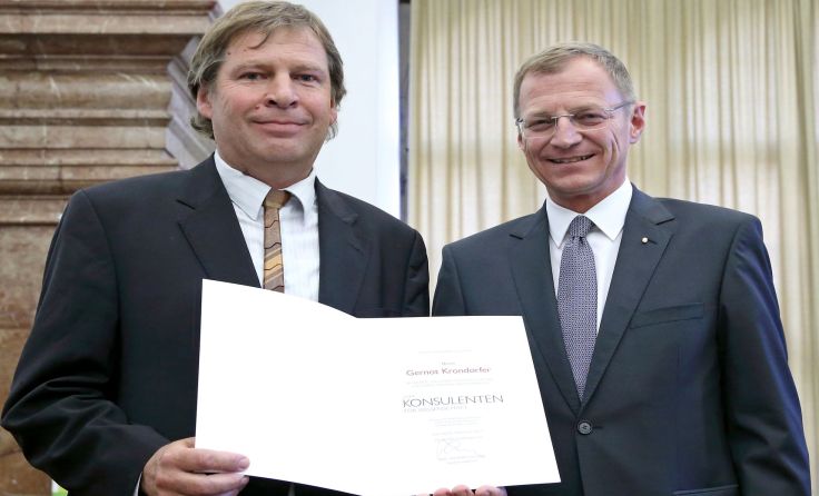Gernot Krondorfer wurde von LH Thomas Stelzer zum Konsulent ernannt. Foto: Land OÖ