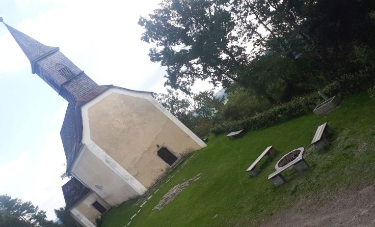 Das Gelände zwischen Kirche und der alten Schule wurden von Freiwilligen neu gestaltet.