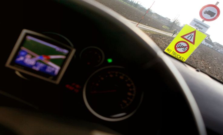 Seinem Navigationsgerät soll man nicht bedingungslos trauen. Foto: Weihbold