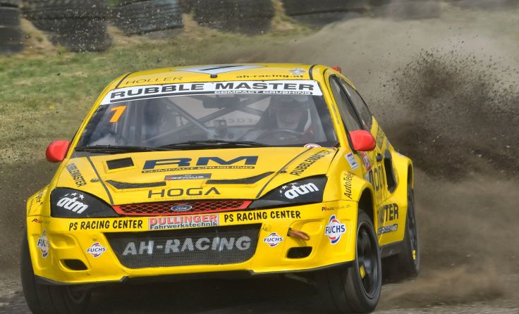 Mit einem dritten Platz beendete Alois Höller im Ford Focus die Rennsaison. Foto: Gruber