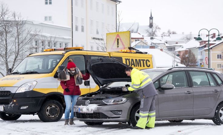 Der Rohrbacher ÖAMTC-Techniker Josef Kehrer im Pannenhilfe-Einsatz. Foto: ÖAMTC