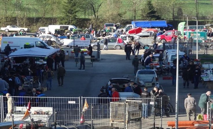 Am Empire-Parkplatz können Liebhaber und Besitzer von Oldtimer in Ruhe suchen und stöbern.