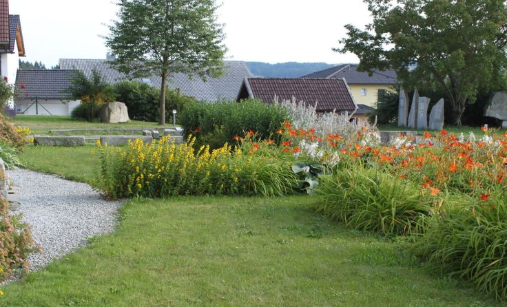Zum Gartenfest beim Steinlehrpfad lädt der Verein Erlebniswelt Granit. 
