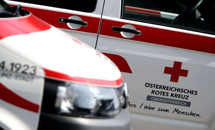 Zwei verletzte Beifahrerinnen wurden mit der Rettung ins Krankenhaus gebracht. Foto: Weihbold
