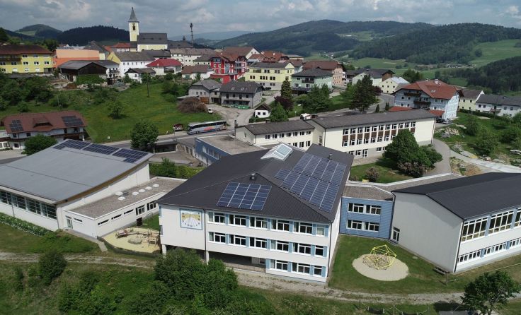 Die Hautpschule/Neue Mittelschule Peilstein hat allen Grund zum feiern. Foto: Alexander Höglinger