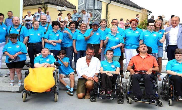 Menschen mit und ohne Beeinträchtigung verbringen seit 20 Jahren wertvolle Zeit miteinander.
