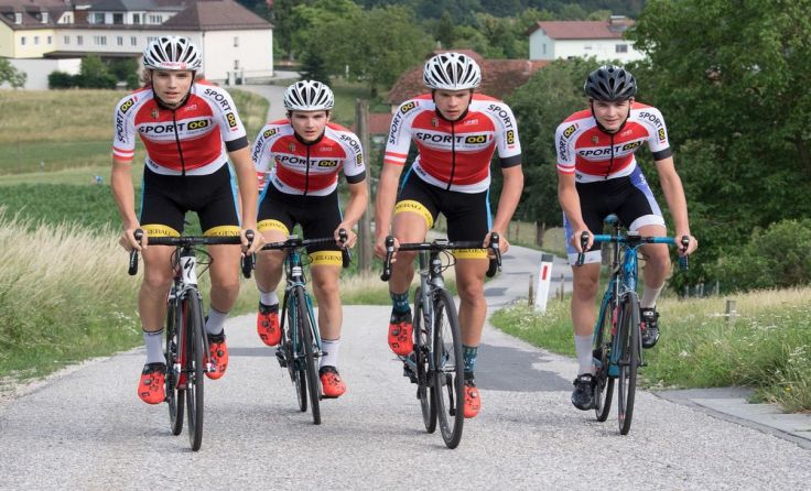 Junge Radsportler kämpfen um den Turniersieg. Foto: Bernhard Eisenbauer/OÖ Landessportverband