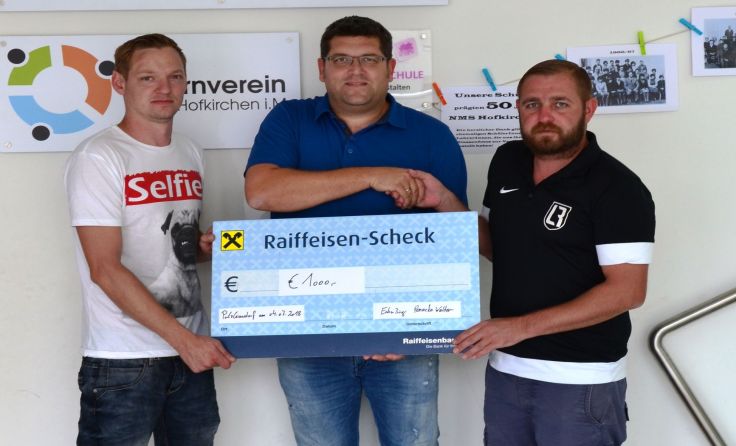 Spendenübergabe an der NMS Hofkirchen