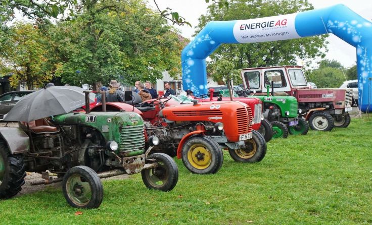 Traktorfahrer treffen sich beim Wildparkwirt zur Olympiade.