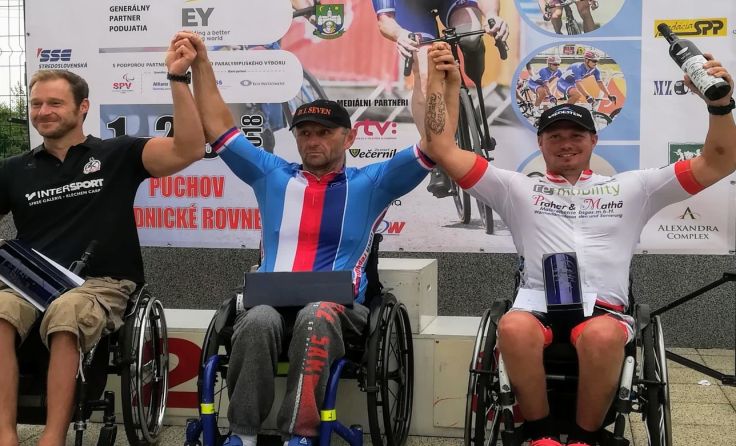 Christoph Stadlbauer (r.) wurde beim Europacup-Rennen in der Slowakei Dritter. 