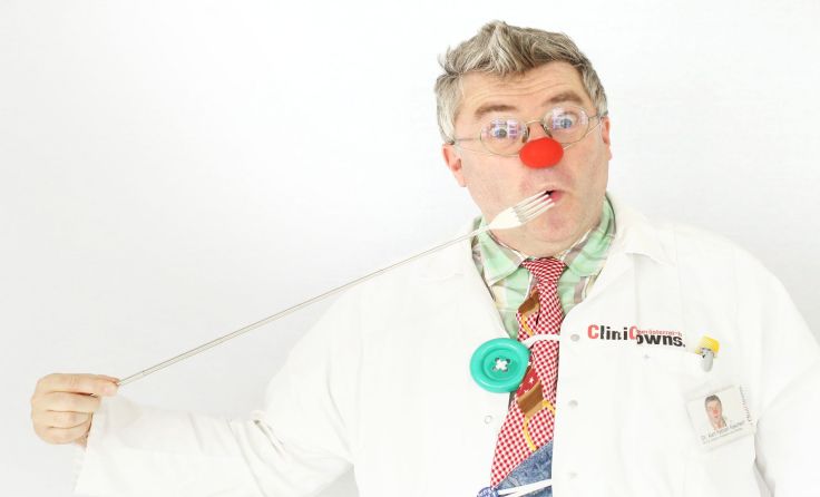 Humor kann helfen, die Seele positiv zu stimmen, weiß Dr. Fascherl. Foto: CliniClowns