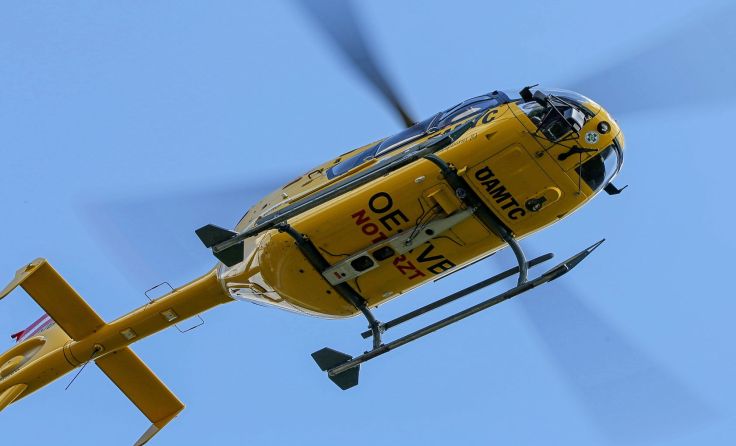 Mit dem Rettungshubschrauber wurde der Verletzte ins Krankenhaus geflogen. Foto: Weihbold