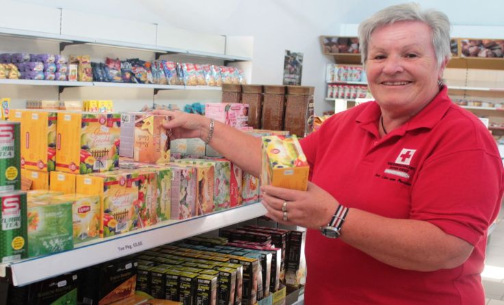 Sylvia Lang arbeitet jeden Donnerstag im Sozialmarkt in Aigen-Schlägl. Foto: Gahleitner